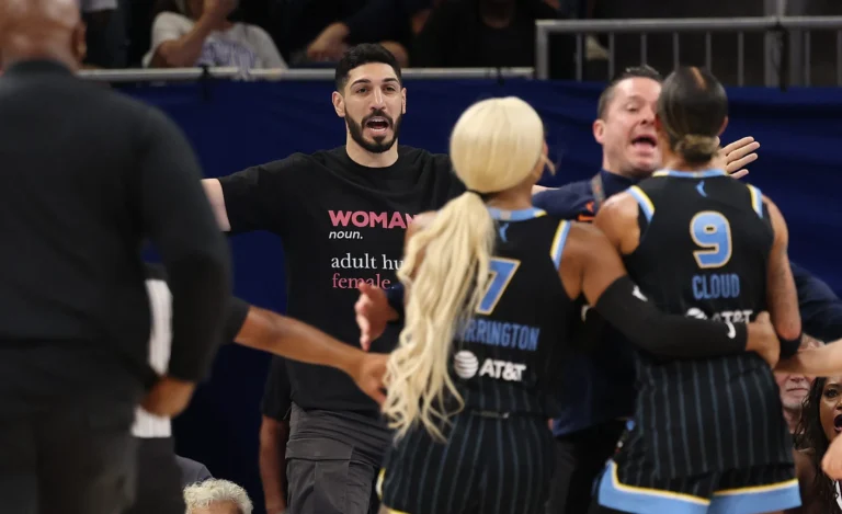 Enes Kanter Freedom dikeluarkan usai berseteru dengan Natasha Cloud di Wintrust Arena
