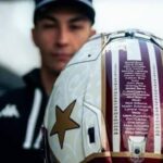 ra l fern ndez - ilustrasi berita Raúl Fernández bawa penghormatan untuk La Roja saat tiba di Motorland — Ra L Fern Ndez