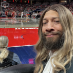 royce white draft - ilustrasi berita Royce White Draft: Mantan Pemain NBA Hadiri Laga WNBA Pakai Wig Pirang untuk…