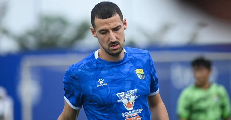 Balsa Sekulic Terpukau Suasana GBLA Saat Debut Persib