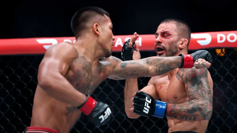 Joshua Van Pertahankan Gelar Flyweight Usai Menang atas Alexandre Pantoja