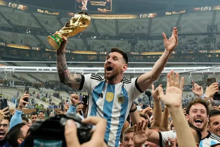 messi pensiun timnas - ilustrasi berita Messi Pensiun Timnas, Rekan-rekan Puji Karier 'Abadi' Sang Legenda