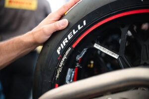 suara pembalap - ilustrasi berita Perseteruan Uji Pirelli Menegaskan Kebutuhan Suara Pembalap yang Lebih Kuat