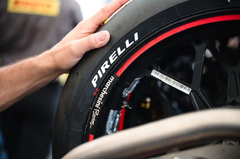 suara pembalap - ilustrasi berita Perseteruan Uji Pirelli Menegaskan Kebutuhan Suara Pembalap yang Lebih Kuat