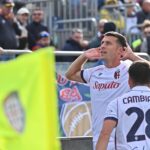 bologna cagliari - ilustrasi berita Bologna Bangkit di Cagliari: Casale dan Berna Antar Tiga Poin Penting — Bologna…
