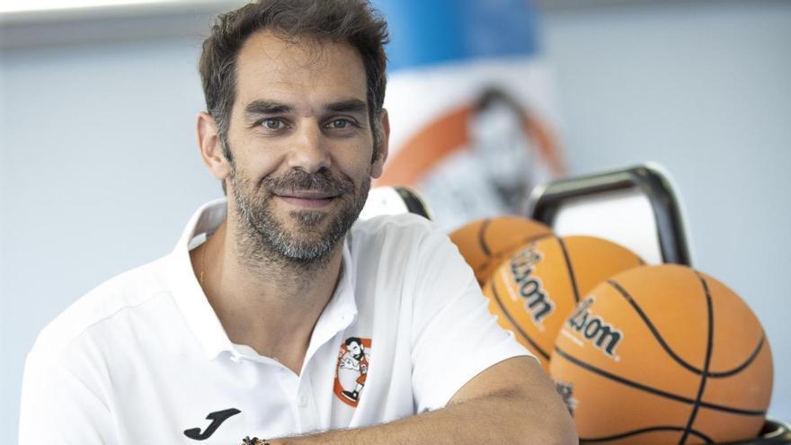 calder n cavaliers - ilustrasi berita José Manuel Calderón Melaju di NBA: Peran Baru sebagai Assistant GM Cavaliers —…