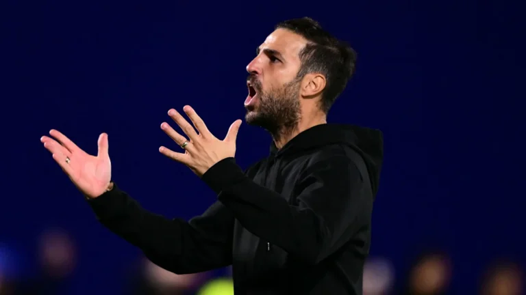 fabregas kesalahan taktis - ilustrasi berita Fabregas kesalahan taktis diakui setelah Como hancurkan Man United 4-1